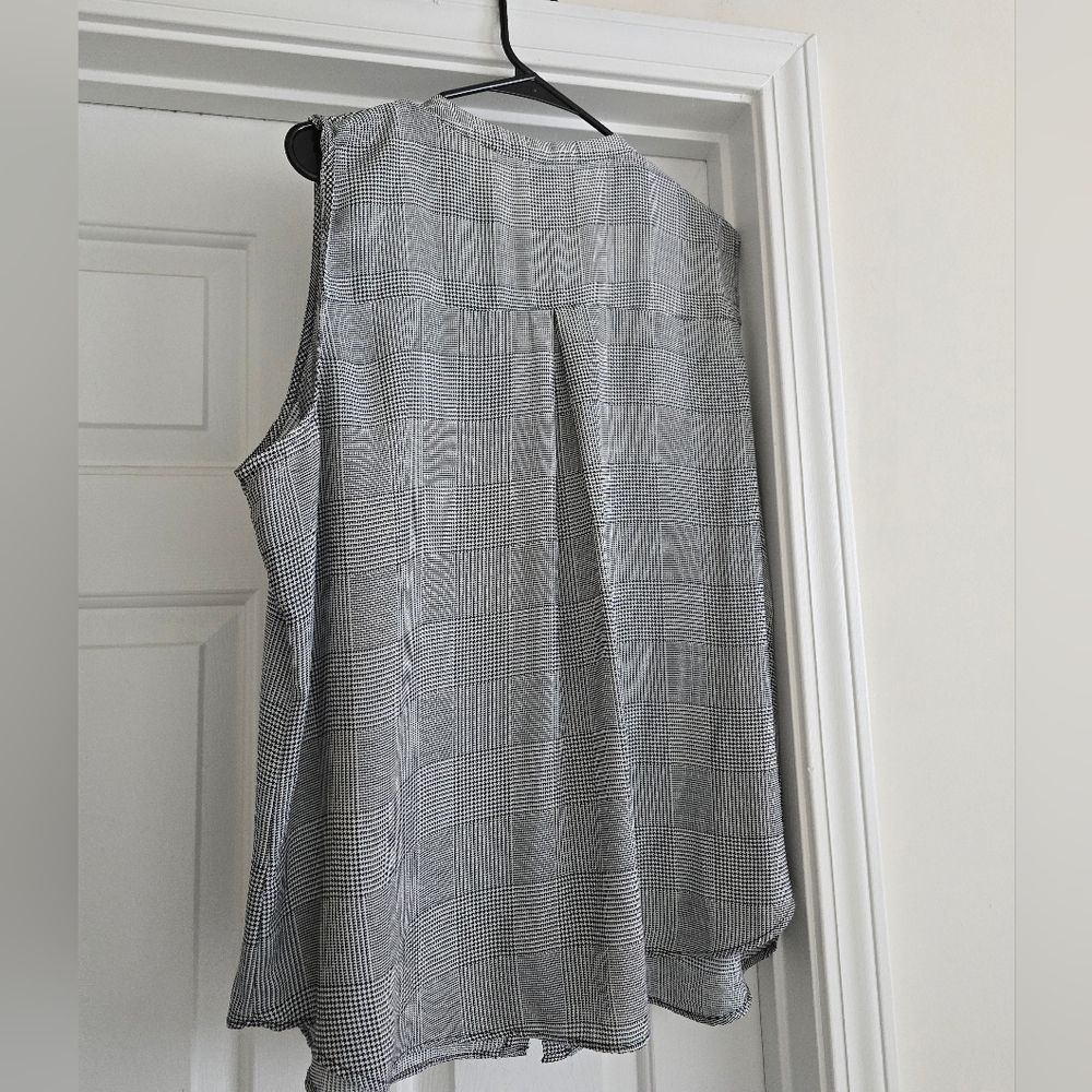 Sleeveless Ruffle Top - Picture 3 of 4
